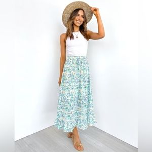 NWT - Petal and Pup - Farrah skirt - Green floral - Size 2